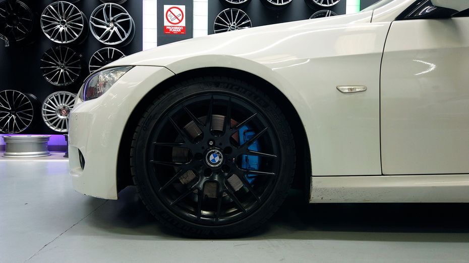 BMW Tuning rueda delantera izq pinza azul