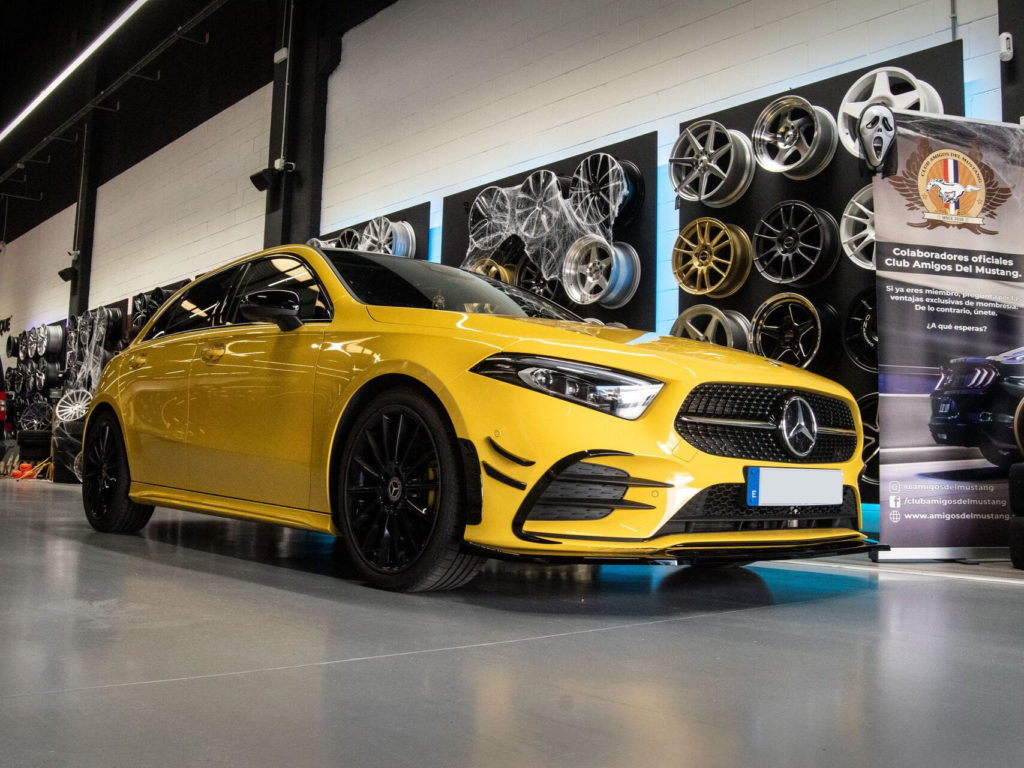 Mercedes Tuning morro lateral amarillo